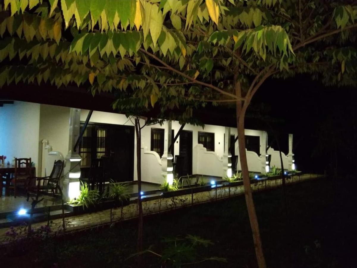 Amron Resort Sigiriya Exterior photo