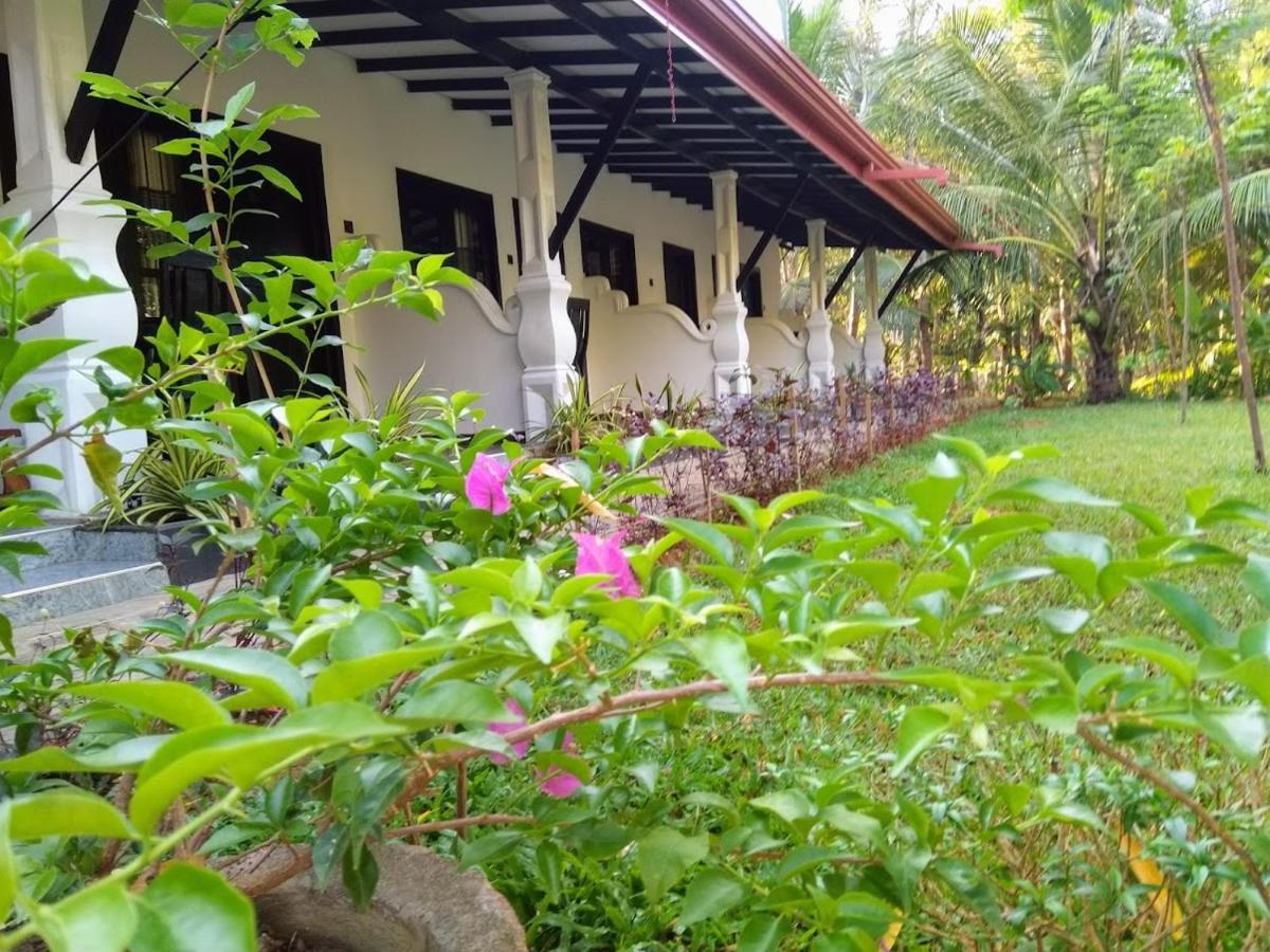 Amron Resort Sigiriya Exterior photo