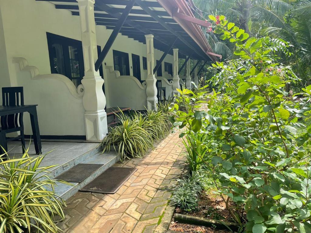 Amron Resort Sigiriya Exterior photo