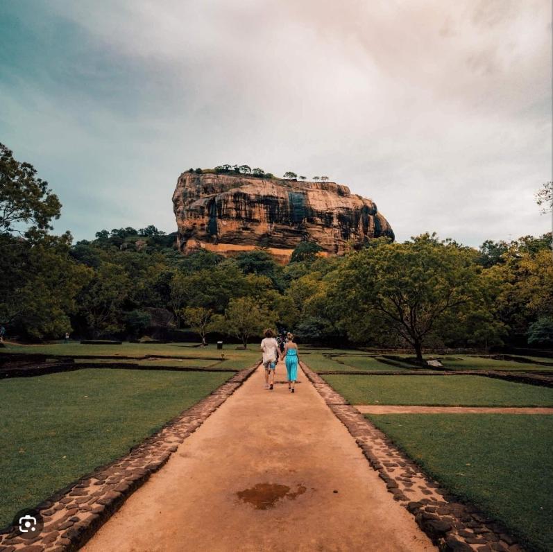 Amron Resort Sigiriya Exterior photo